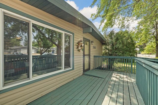 2512 6th St NW, Minot, ND 58703