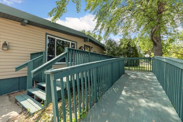 2512 6th St NW, Minot, ND 58703