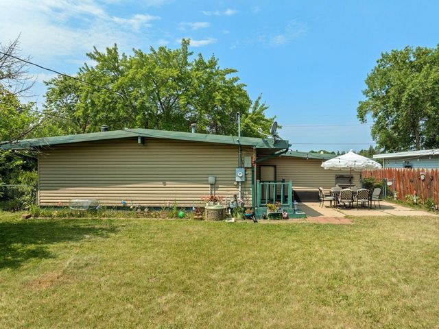 2512 6th St NW, Minot, ND 58703