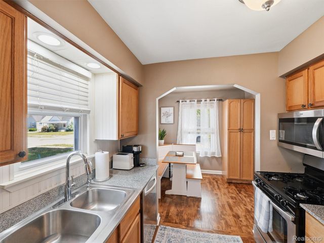 433 Dewey Street, Royal Oak, MI 48067