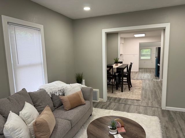 1008 Cooper Avenue, Kalamazoo, MI 49048