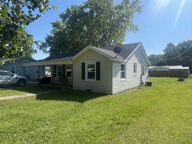 623 Walnut St, Waynesboro, TN 38485