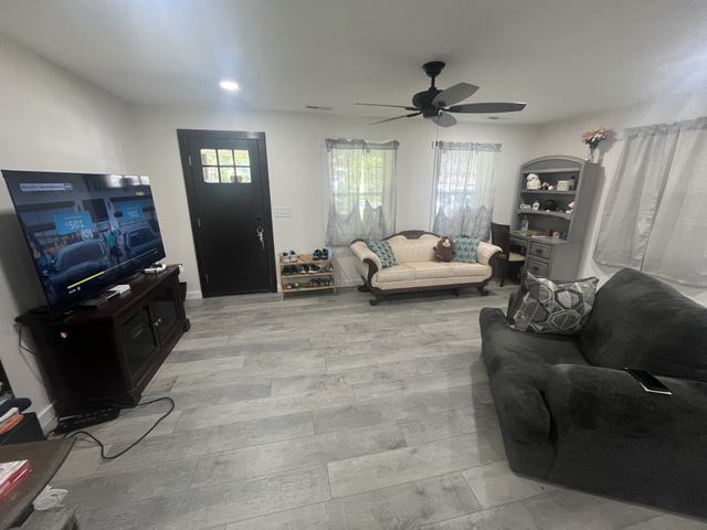 623 Walnut St, Waynesboro, TN 38485