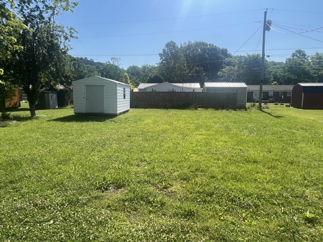 623 Walnut St, Waynesboro, TN 38485