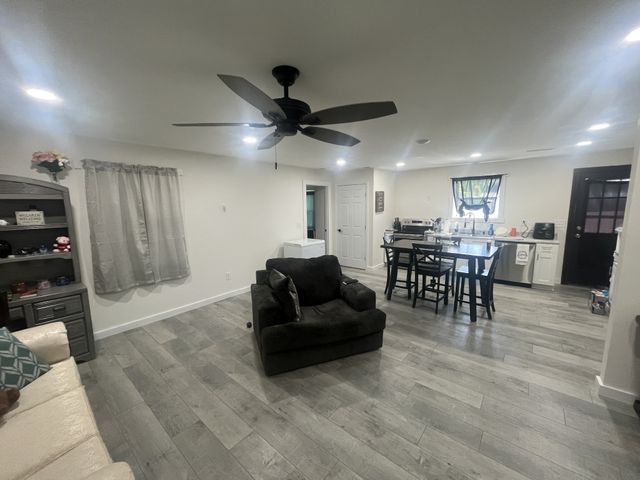 623 Walnut St, Waynesboro, TN 38485