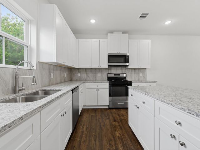 2819 Pine Estate Lane, Houston, TX 77014