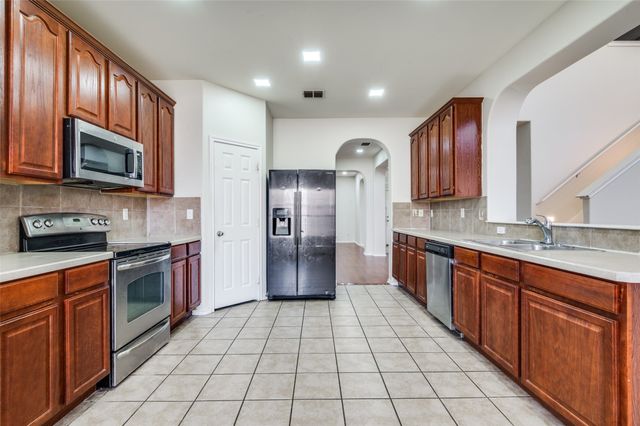 1922 High Meadow Street, Glenn Heights, TX 75154