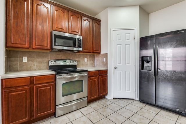 1922 High Meadow Street, Glenn Heights, TX 75154