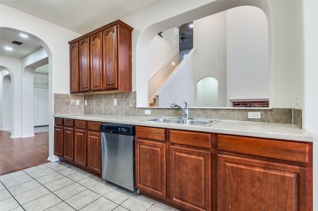 1922 High Meadow Street, Glenn Heights, TX 75154