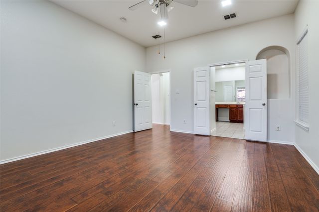 1922 High Meadow Street, Glenn Heights, TX 75154