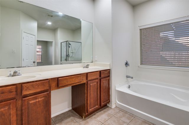 1922 High Meadow Street, Glenn Heights, TX 75154