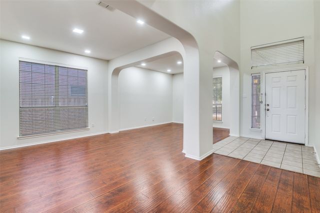 1922 High Meadow Street, Glenn Heights, TX 75154