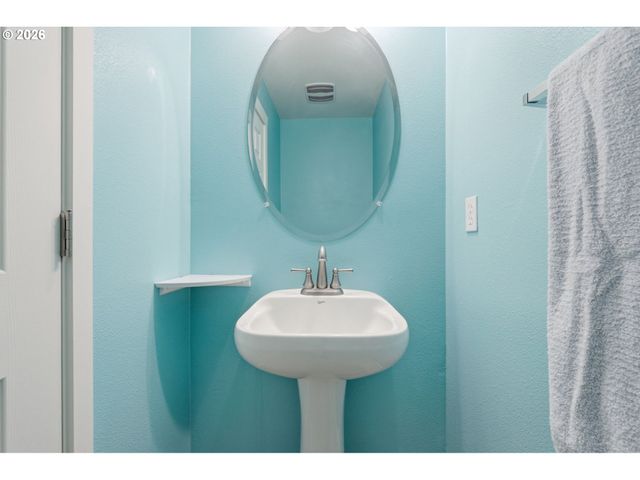 1847 Ne 102ND Ave, Hillsboro, OR 97006
