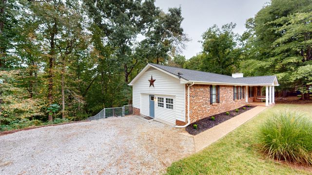 1304 Winding Way Dr, White House, TN 37188
