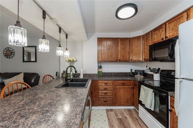4757 Ledgewood Drive 9-D, Medina, OH 44256