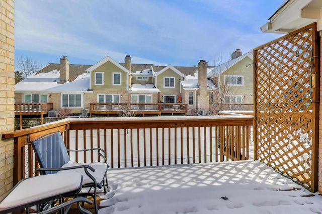 11144 Indian Woods Drive, Indian Head Park, IL 60525