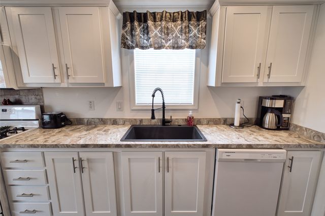 2719 GREENCREST Drive, Erie, PA 16506