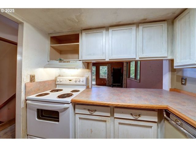 42996 VALLEY CREEK Ln, Astoria, OR 97103