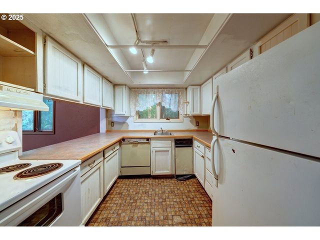 42996 VALLEY CREEK Ln, Astoria, OR 97103