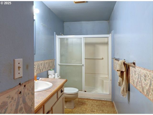 42996 VALLEY CREEK Ln, Astoria, OR 97103