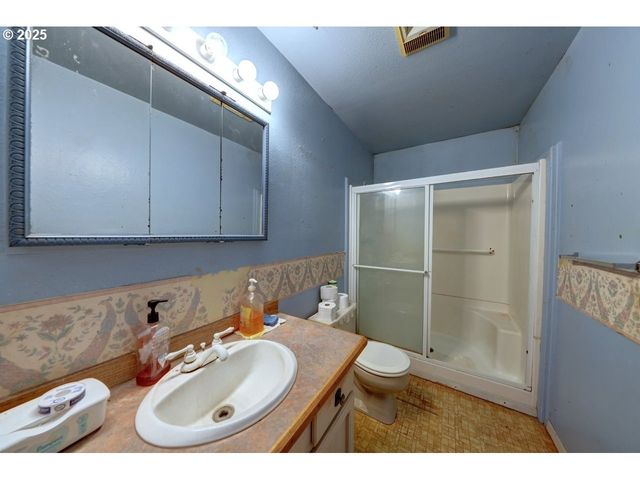 42996 VALLEY CREEK Ln, Astoria, OR 97103