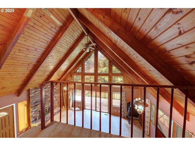 42996 VALLEY CREEK Ln, Astoria, OR 97103