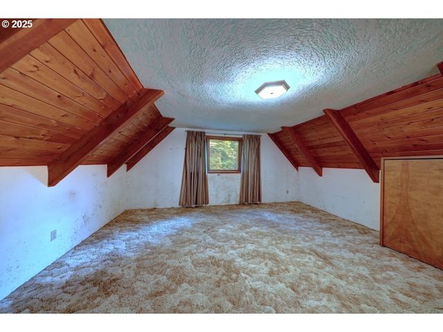 42996 VALLEY CREEK Ln, Astoria, OR 97103