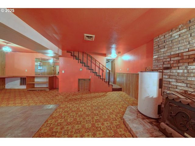 42996 VALLEY CREEK Ln, Astoria, OR 97103