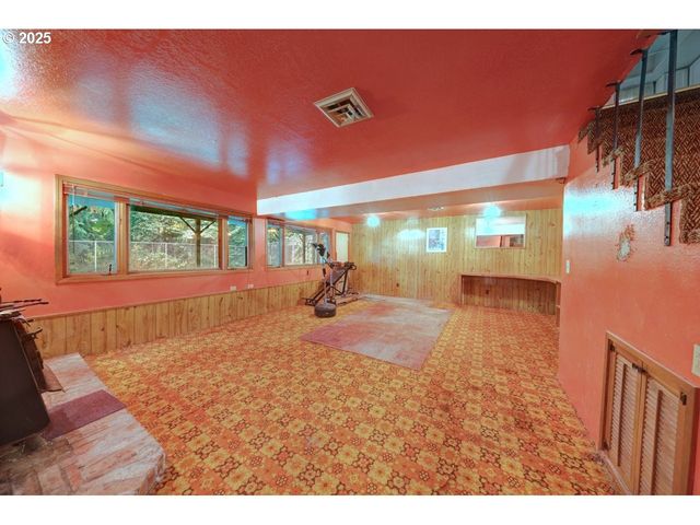 42996 VALLEY CREEK Ln, Astoria, OR 97103