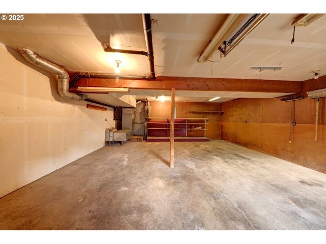 42996 VALLEY CREEK Ln, Astoria, OR 97103