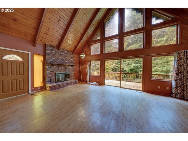 42996 VALLEY CREEK Ln, Astoria, OR 97103