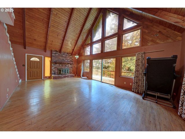 42996 VALLEY CREEK Ln, Astoria, OR 97103