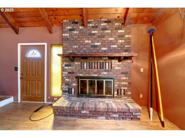 42996 VALLEY CREEK Ln, Astoria, OR 97103