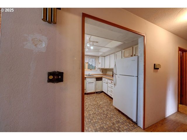 42996 VALLEY CREEK Ln, Astoria, OR 97103