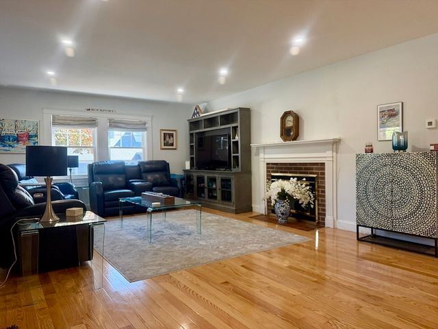 82 Main Street, Rockport, MA 01966