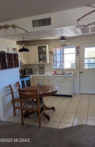 189 S Paseo Pena Apt B, Green Valley, AZ 85614