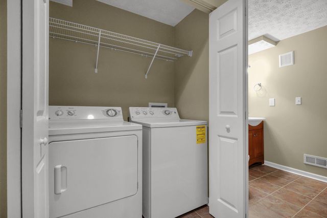 2230 Seton Drive, Lewis Center, OH 43035