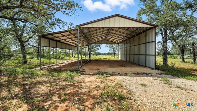 129 County Road 442, Stockdale, TX 78160
