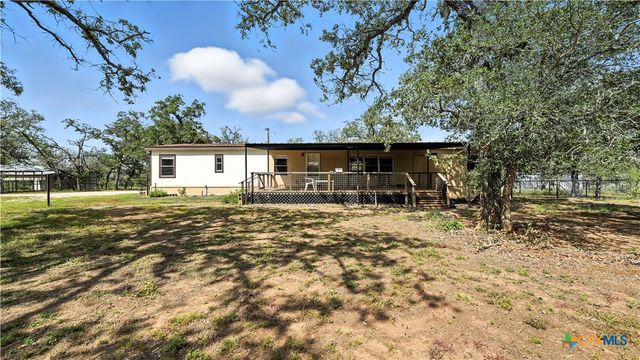 129 County Road 442, Stockdale, TX 78160
