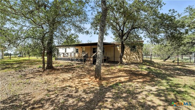 129 County Road 442, Stockdale, TX 78160