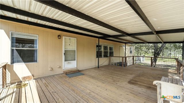129 County Road 442, Stockdale, TX 78160