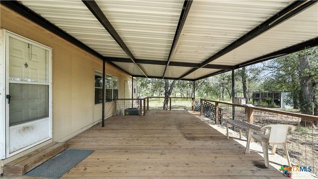 129 County Road 442, Stockdale, TX 78160