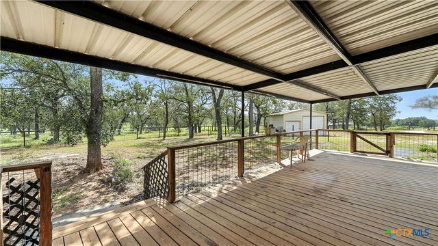 129 County Road 442, Stockdale, TX 78160