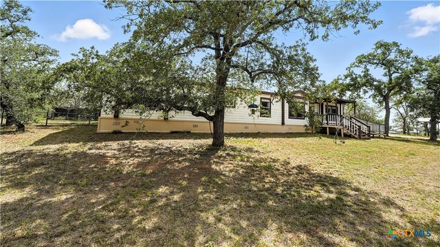 129 County Road 442, Stockdale, TX 78160