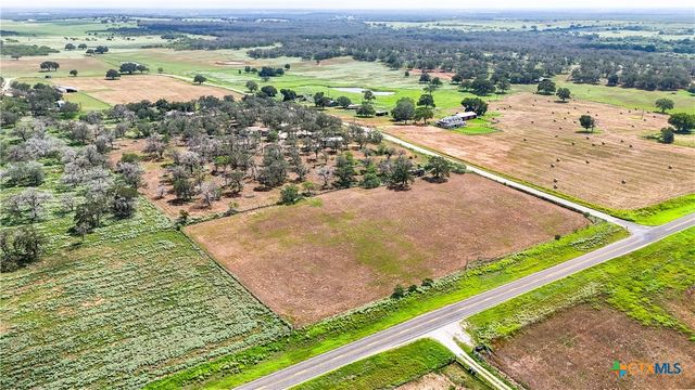 129 County Road 442, Stockdale, TX 78160