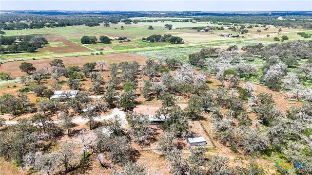 129 County Road 442, Stockdale, TX 78160