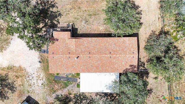129 County Road 442, Stockdale, TX 78160