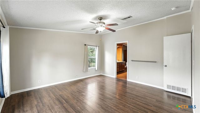 129 County Road 442, Stockdale, TX 78160