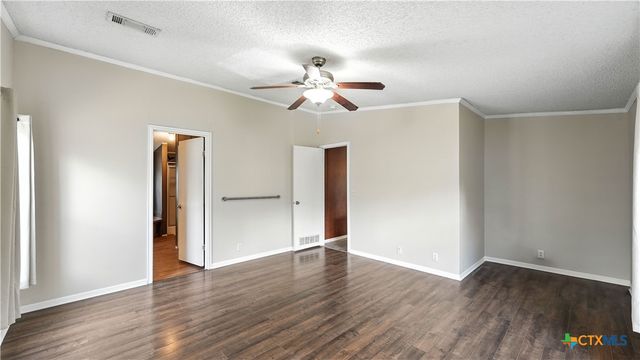 129 County Road 442, Stockdale, TX 78160