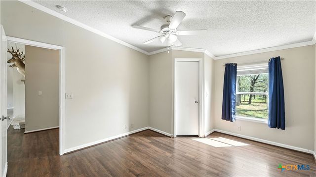 129 County Road 442, Stockdale, TX 78160